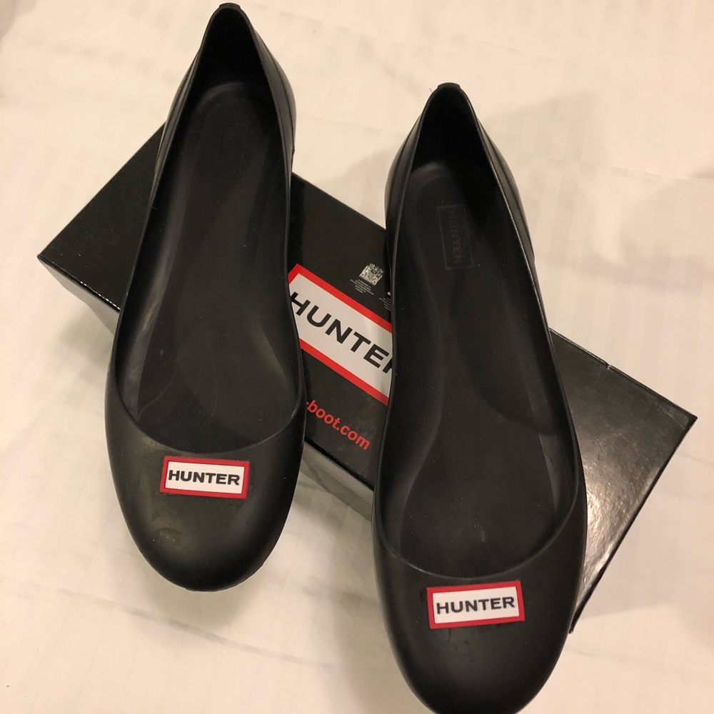 Hunter ballet flats